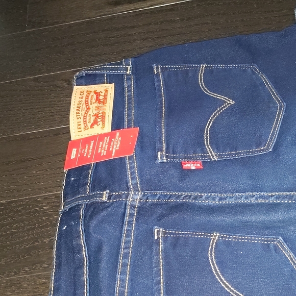 New With Tags Levi's Skinny Dark Wash Jeans 25 x 32 - Picture 4 of 4